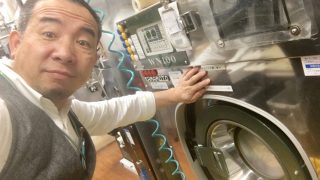 まだ寒い日があるかも知れないので全て衣替えせずに１枚はアウターを置いときましょう