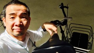 自転車のイスも合成皮革なのでベトツキや剥がれたりして寿命がありますよ