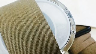 お洋服をクリーニングに出す時には付属品も一緒に出した方が良いのか