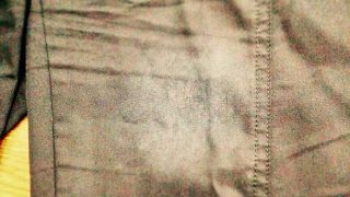お洋服が擦ると白くなるのは細い糸を束ねた細い糸の集合体だからです