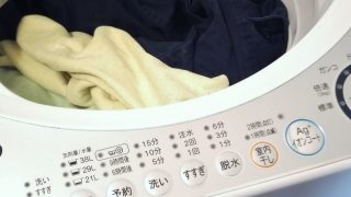お家でのお洗濯時に洗剤を直接お洋服にかけてしまってはいませんか？