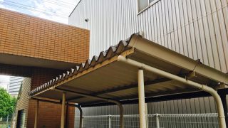 雨の日には特に気を付けたい駐輪場の上からのしずくに注意下さいませ