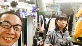 ほとんど着ていないお洋服でも時間が経つと襟や袖口は黄色くなります
