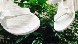 白いサンダルを履きたいけど直ぐに汚れるしどうしようか迷ってる場合