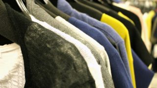 実は今頃クリーニングに出るウール製品は虫食い穴が非常に多いのです