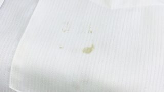 プロポリスがお洋服に付いてしまうとお家で洗っても取れないらしい