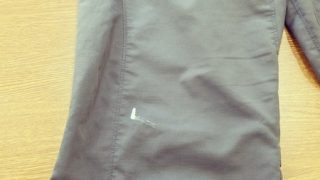 白いお洋服に付いたシミが取れないからといってシミ隠しに修正液を使わないでね