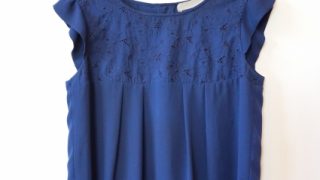 シルクやレーヨンは水に濡れるとシミになります雨の日にはシルク系のお洋服は着用しない様に致しましょう