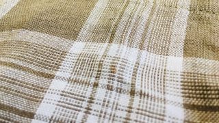 今着用しているお洋服では無いのなら触らずにお持ちいただく方がシミは落ちやすいです