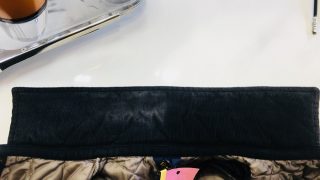 購入価格が安いお洋服でも高い高級なお洋服でも洗わずに着ていると変色します