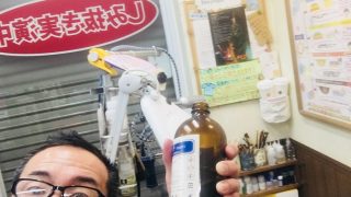 お洋服に付いた瞬間接着剤は硬くなっている状態の時に曲げたりすると生地が割れてしまいます