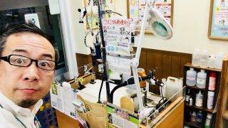 店頭シミ抜き実演のイスにオノウエが座っていない事がタマにありますのでご了承下さいませ