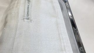 何故一度しか着用していなくてもお洋服の襟元は黒くなったり黄色くなったりして汚れるのはどうしてなの？