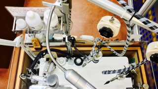 縫製段階で汚れてしまった場合には生地を持ち込んで頂ければその場での特殊しみ抜きも可能です