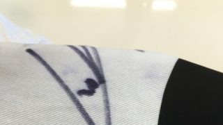 ユニフォームに書いてあるサインの滲んだ部分だけを消して欲しいと言うご依頼をお受け致しました