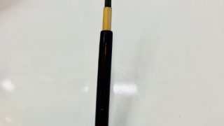 何時の時代でも黒いシミはお家では取れにくいと言うのがお洗濯の悩みなのです