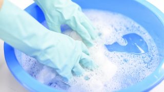 白いものはより白くと言う蛍光増白剤入りの洗剤はキナリのお洋服には使わないでくださいね