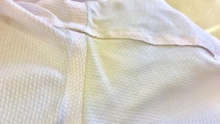 洗っても落ちない黄色のシミのほとんどは変化してしまった汚れやシミのタンパク質です