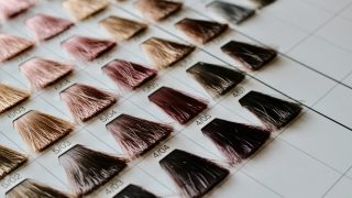 ヘアカラーがお洋服に付いてしまってもしも取れなかった時にはしみ抜きをオススメ致します