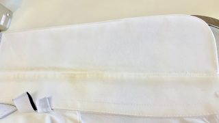 かなり黄ばんでいる状態でも基本的に生地の傷みが酷くなければシミ抜き出来ますよ