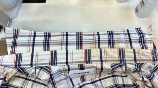 お洋服の黄ばみは時間が経つと色も傷んでしまいますので早めにキレイにしてあげましょう