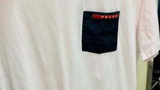 お家のお洗濯でもしも色が出て他のお洋服に付いてしまったら慌てて漂白などはしない様に致しましょう