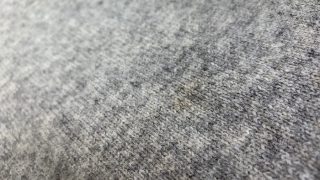 部分的に黄色くなっているシミの大半は食べこぼしによる変色の場合がほとんどなのです