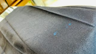 学生服に付いてしまったペンキやポスターカラーやインクのシミを取る事が出来ないと諦めていませんか？
