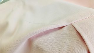 白衣や制服に付いたボールペンのインクを取ろうとして取れなかった場合にはお持ち下さいませ