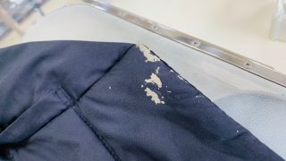 お洋服に付いてしまった水性ペンキは水性だからと言って水で落とす事は出来ません