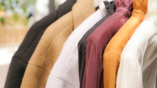 そろそろ急に暖かくなる前の今のウチに衣替えお洋服のチェックを致しましょう
