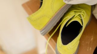 革靴の色がパンツやズボンのスソに擦れて付いてしまった事はございませんか？