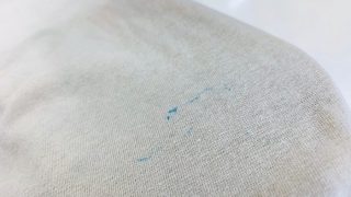 殆ど毎日と言ってイイほどにご依頼を受けるシミオブザイヤーはボールペンのシミ抜きです