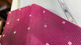 前に少ししか使っていないネクタイを着用しようとクローゼットから出してみたらシミが付いていた