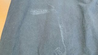 着用中の知らない間に汚れる事ってありませんか？お洋服に白いペンキの様なシミが付いていた