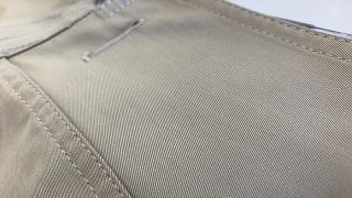保管中に点々と黄色いシミが浮き出てきしまう事は特にお家で水洗いが出来ない素材に意良く起こります