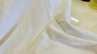 洗っても落ちないシャツの脇部分の黄色いシミは変化してしまったタンパク質や色素ですので簡単には取れません