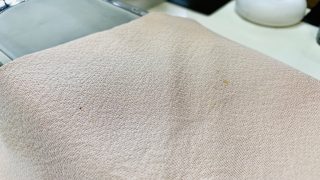 着物のお手入れは大丈夫ですか久しぶりに見てみたら黄色いシミが上がっていたと言う事もあり得ますのでご確認くださいませ