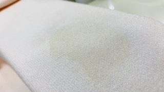 何年前のシミでも基本的には生地の傷みが酷くなければシミ抜きする事や無くなってしまった色を修正する事は可能です