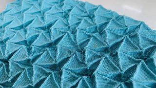 シミが変質する場合もありますが時間が経ってもほとんどの場合は着用レベルまで再生が可能です