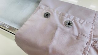 ジャケット等の袖口を折って着用する場合にはその折り目が黒く汚れてしまってはいませんか？
