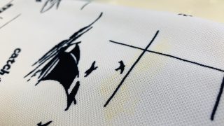 １度でも着用済みのお洋服はほとんど着ていないお洋服でも時間が経つと皮脂の成分が付いてしまった部分は黄色くなる可能性があります
