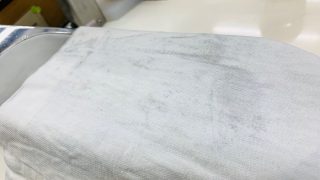 お洋服が擦れただけで付いてしまったお家では取れない汚れですが諦めてしまってはいませんか？