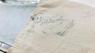 自転車のチェーンにお洋服を巻き込んだ場合やクルマのドアに挟まった等の場合には生地が傷んでいる場合が多々あります