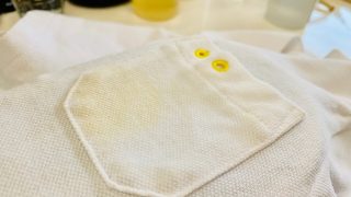 子供服の部分的に黄色いお家で洗っても取れないシミはクリーニング屋さんのしみ抜きで取りましょう