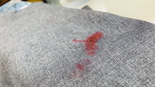 お洋服にインクが大量に付いてしまった状態のシミ抜きは料金が掛かりますが現状よりもマシにはなります