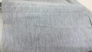 雨の日にジャケットを地面に落としてしまい何か分からない取れないシミが付いてしまった