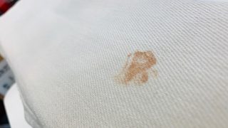 洗っても取れない茶色いシミその原因は錆（さび・サビ）だったと言う事が意外に多いんです