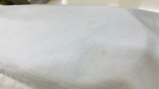 白いパンツに付いた何時ついてしまったのか分からない古い黄色いシミを取り除く事は可能でしょうか