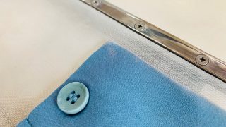 お肌に直接触れる部分が多いシャツ系のお洋服の場合には着用後の色抜けにご注意下さいませ